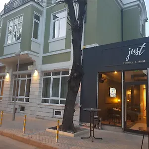 Just Hotel Warna